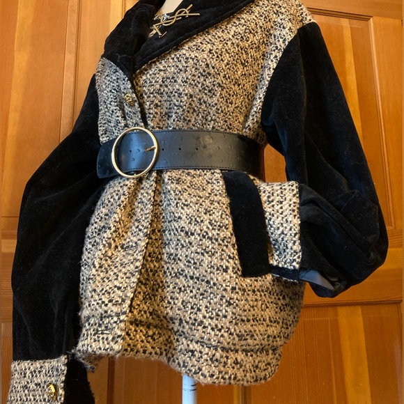 Authentic YSL Saint Laurent Women’s Button Up Coat. - Picture 14 of 16